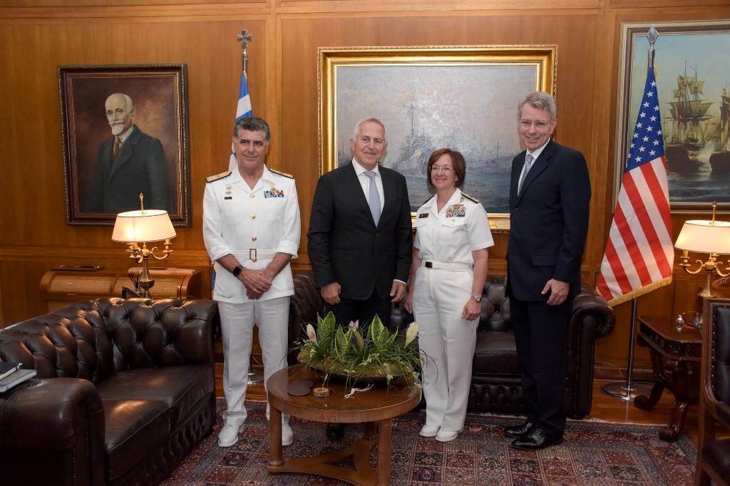 Συνάντηση τριών ναυάρχων και ενός πρεσβευτή σήμερα στο υπουργείο Εθνικής Άμυνας