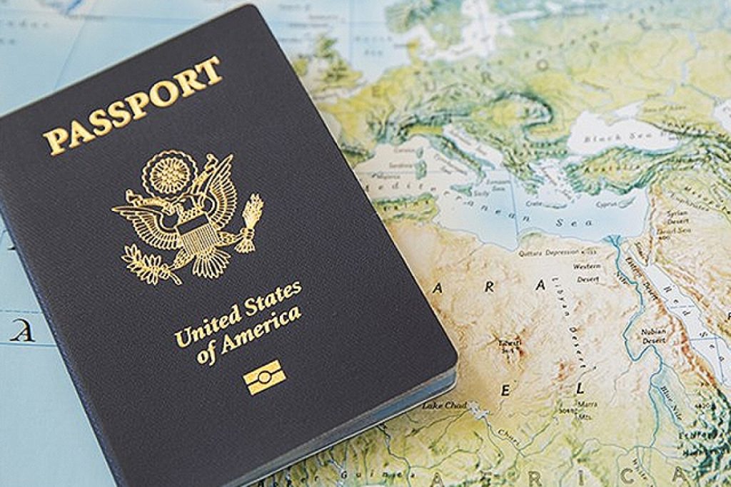 Υπάρχουν μόνο 4 χρώματα στα διαβατήρια ανά τον κόσμο: Tι συμβολίζει το καθένα;