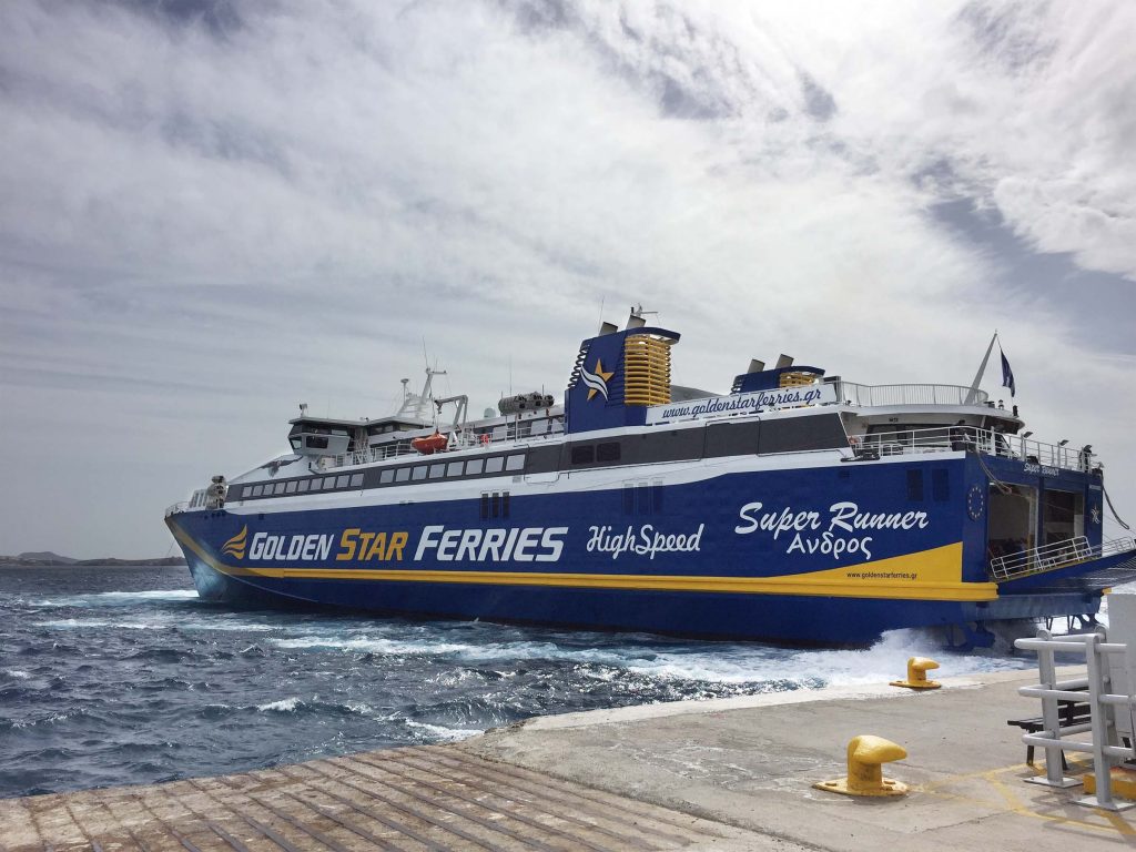 Μηχανική βλάβη σε καταμαράν – Επιστρέφει στο λιμάνι του Πειραιά – Ταλαιπωρία για 127 επιβάτες