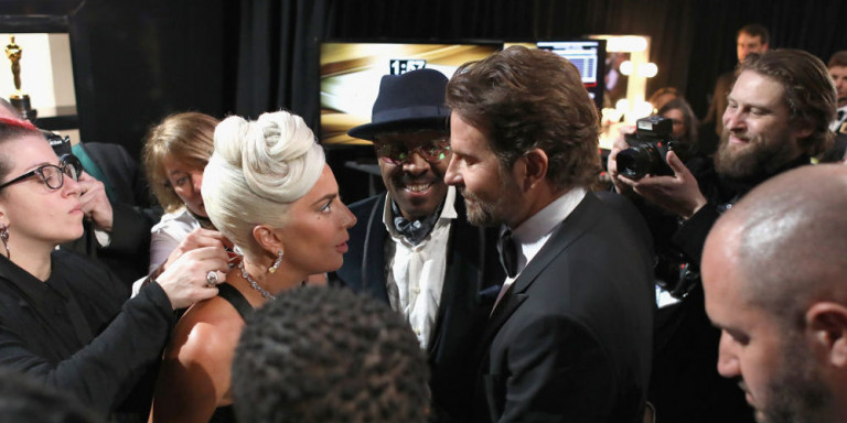 Σάλος: Lady Gaga και Μπράντλεϊ Κούπερ έτοιμοι να αποκαλύψουν τον έρωτά τους