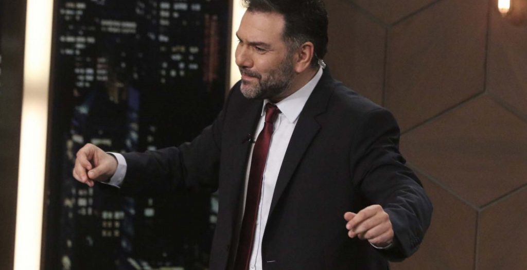 «Κόκκαλο» ο Γρηγόρης Αρναούτογλου με τη φάρσα της Ζέτας Θεοδωροπούλου (βίντεο)