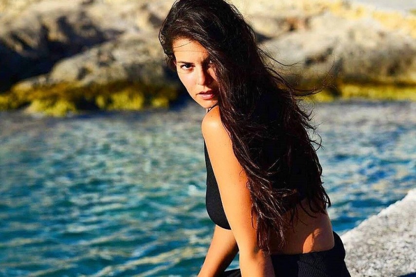 Η Μαρία Κορινθίου πόσταρε φωτογραφίες της με εσώρουχα και ανέβασε τη θερμοκρασία στα ύψη