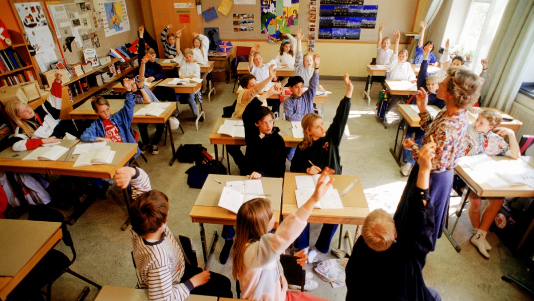 Σουηδία: Προωθούν μέτρο που απαγορεύει την ομιλία ξένων γλωσσών στα σχολεία