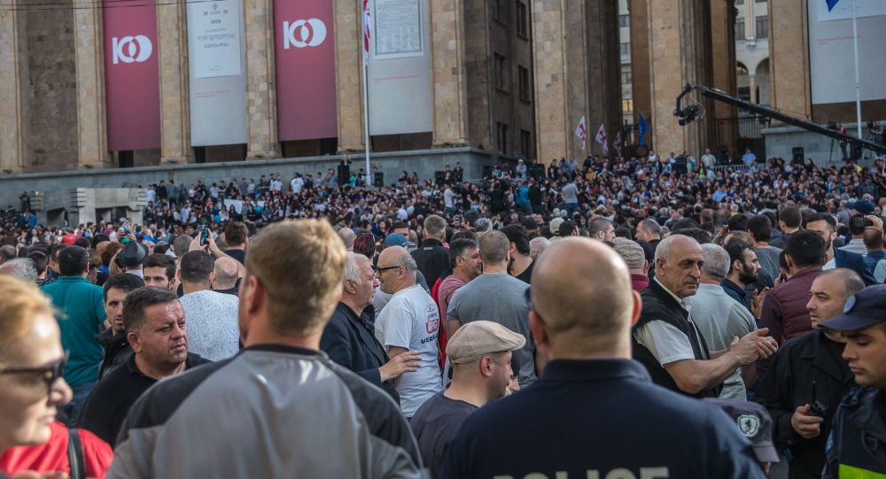 Γεωργία: Διακόσιοι σαράντα τραυματίες από τις συγκρούσεις μεταξύ διαδηλωτών και αστυνομικών