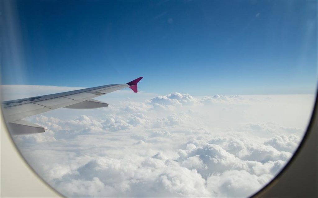 «Τρόμος στον αέρα»: Το αεροπλάνο γέμισε ξαφνικά με ομίχλη (βίντεο)