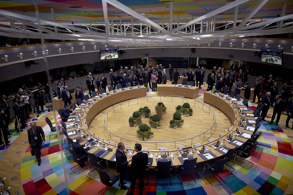 Le Monde: «H Σύνοδος Κορυφής κατέληξε σε “σφαγή”»