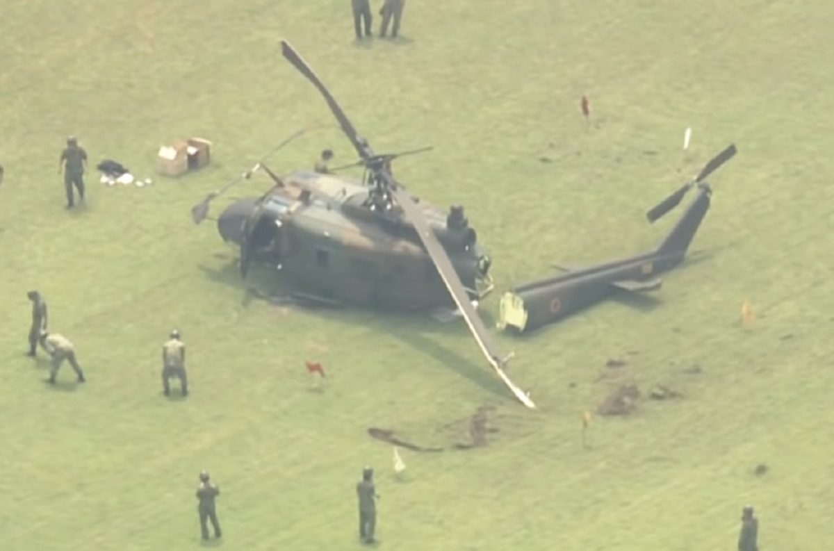 UH-1J: Κόπηκε στα δύο ελικόπτερο στην Ιαπωνία (φωτο)