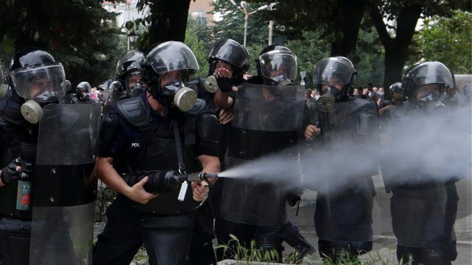 Χαμός σε προεκλογική συγκέντρωση του Ράμα στην Σκόδρα: Η αστυνομία χρησιμοποίησε spray πιπεριού (βίντεο)