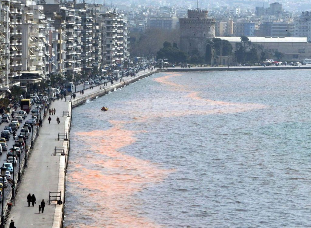 Γυναίκα έπεσε στον Θερμαϊκό – Ήθελε να αυτοκτονήσει λένε αυτόπτες μάρτυρες
