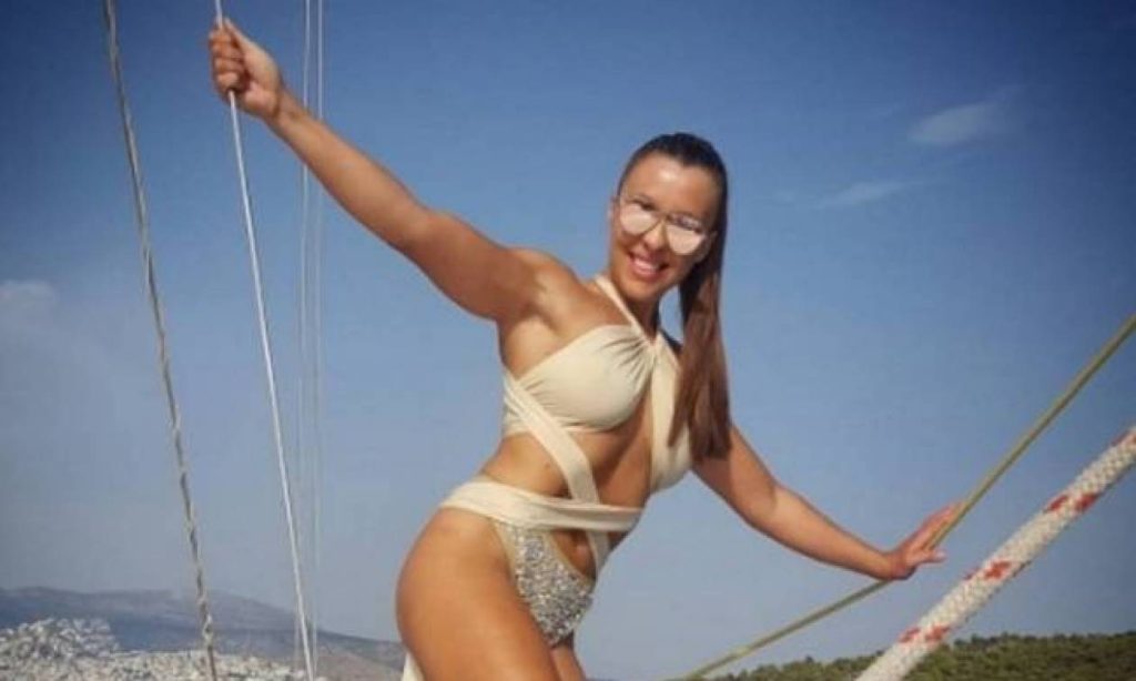 Χριστίνα Πάζιου: Μοιράζει «εγκεφαλικά» με το μικροσκοπικό μαγιό της (φωτο)