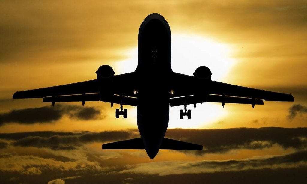 Γιατί τα καθίσματα στα αεροπλάνα πρέπει να είναι όρθια κατά την απογείωση και προσγείωση;