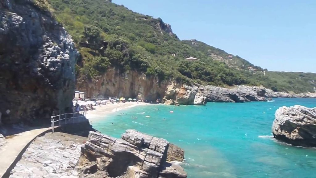 Δείτε την εκπληκτική παραλία του Μυλοπόταμου Πηλίου από ψηλά (βίντεο)