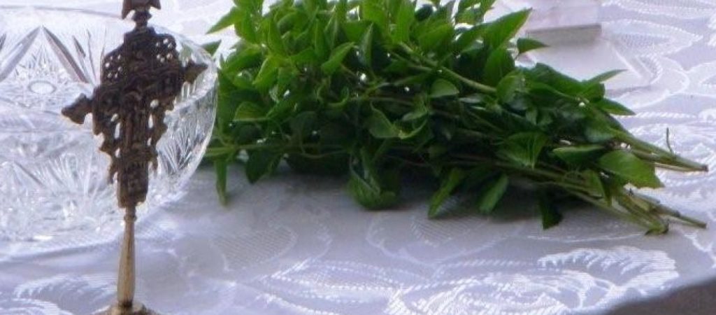 Απίστευτο και όμως αληθινό: Επίσκοπος θα ψεκάσει ολόκληρη πόλη με αγιασμό