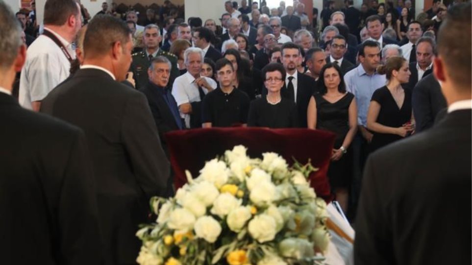 Η Κύπρος αποχαιρετά τον Δημήτρη Χριστόφια – Το συγκινητικό αντίο του γιού του (βίντεο)