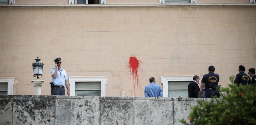 Επίθεση στην Βουλή: Μέλη του Ρουβίκωνα πήραν δάνειο για να… πληρώσουν τις εγγυήσεις των €60.000