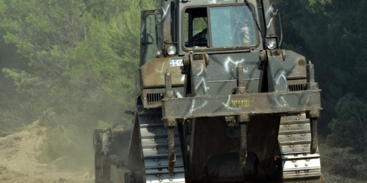 Τροχαίο ατύχημα με ερπυστριοφόρο – Σώα η οδηγός και ο συνοδηγός – Έχει διαταχθεί έρευνα για τα αίτια του ατυχήματος