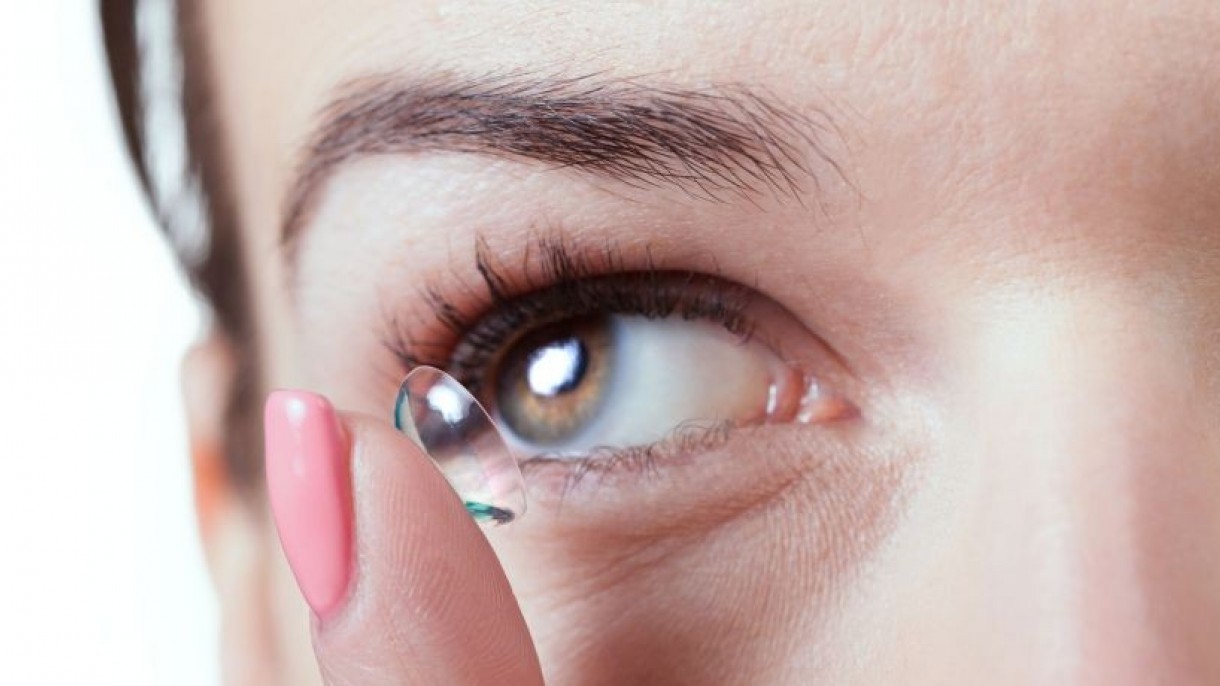 Ολα όσα πρέπει να γνωρίζετε για τους φακούς επαφής – Προσοχή από πού τους αγοράζετε