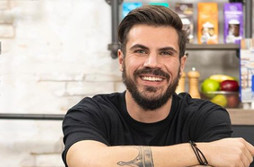 Από πού… βγαίνει το Άκης; – Αυτό είναι το βαφτιστικό όνομα του Πετρετζίκη