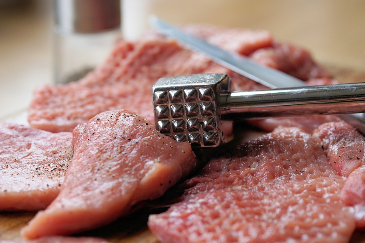 Αυτό είναι το «κόλπο» για να μαλακώσετε το σκληρό κρέας