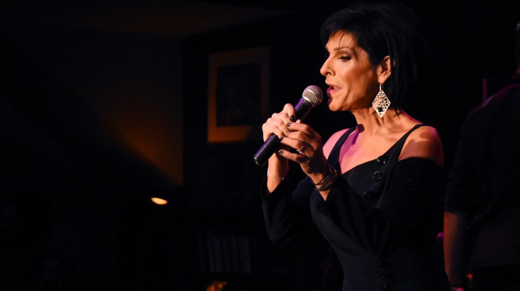 Η «μεταμόρφωση» της Σοφίας Βόσσου – Έκοψε τα μαλλιά της αγορέ και τα έβαψε εντελώς ροζ (φώτο-βίντεο)