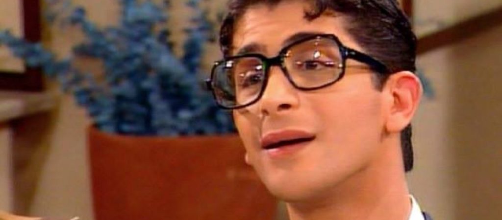 Η 17χρονη κόρη του «Ερμή» από το «Άκρως Οικογενειακόν» έγινε τραγουδίστρια και μαγεύει με τη φωνή της (βίντεο, φωτό)