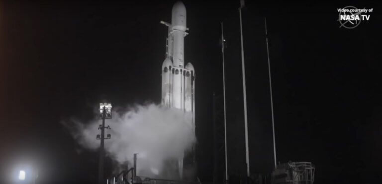 Εκτοξεύτηκε ο πύραυλος της NASA που μεταφέρει 24 δορυφόρους! (βίντεο)