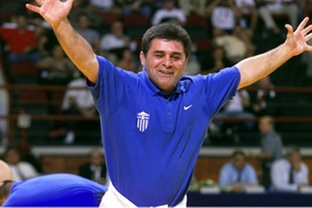 «Έφυγε» ο Μπάμπης Χολίδης στα 62 του χρόνια (βίντεο)