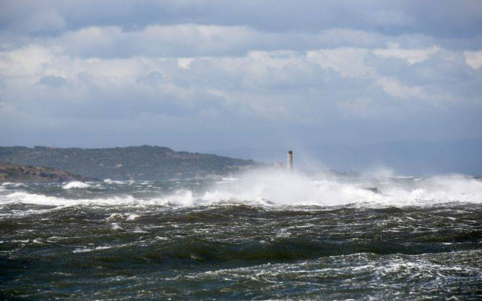 Καιρός: Νέα επιδείνωση σήμερα και ισχυροί άνεμοι – Που θα βρέξει