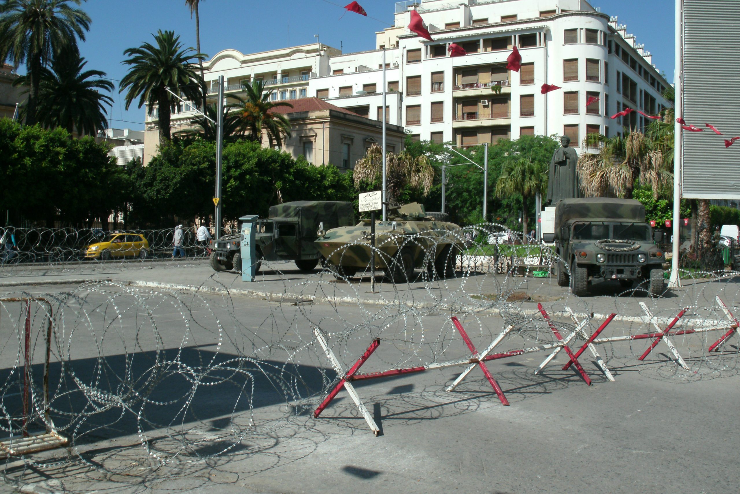 Ισχυρή έκρηξη στην γαλλική Πρεσβεία στην Τυνησία