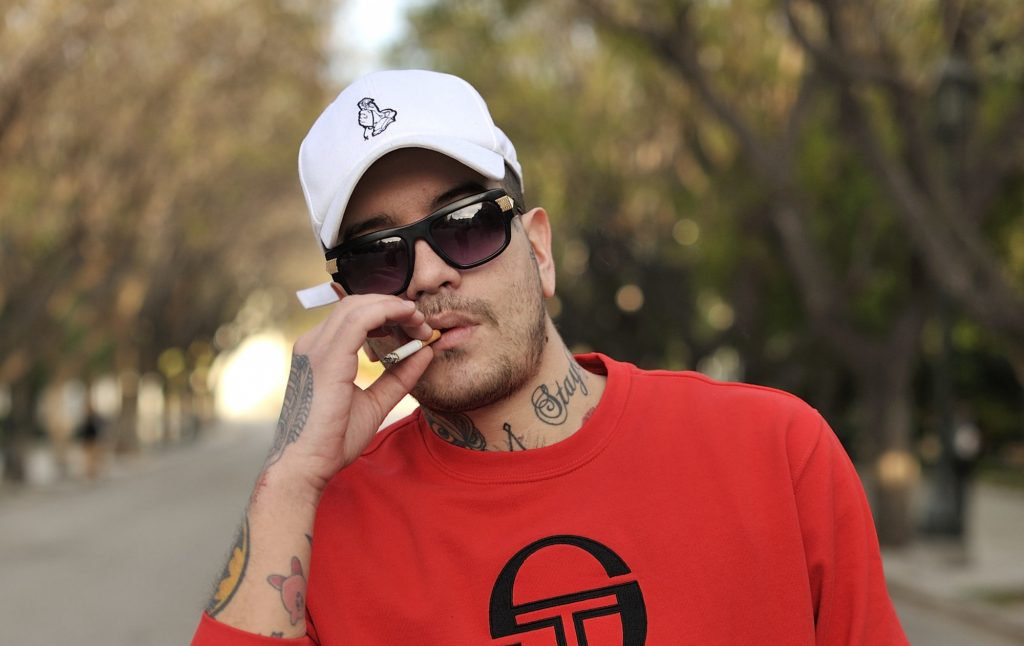 «Πιάστηκαν» στα χέρια Light και Snik στα MAD VMA 2019 την ώρα που τραγουδούσε η Καίτη Γαρμπή (βίντεο)