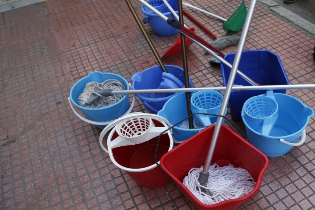 Αυτή είναι η δουλειά του σπιτιού που σύμφωνα με έρευνα… καταστρέφει τις σχέσεις