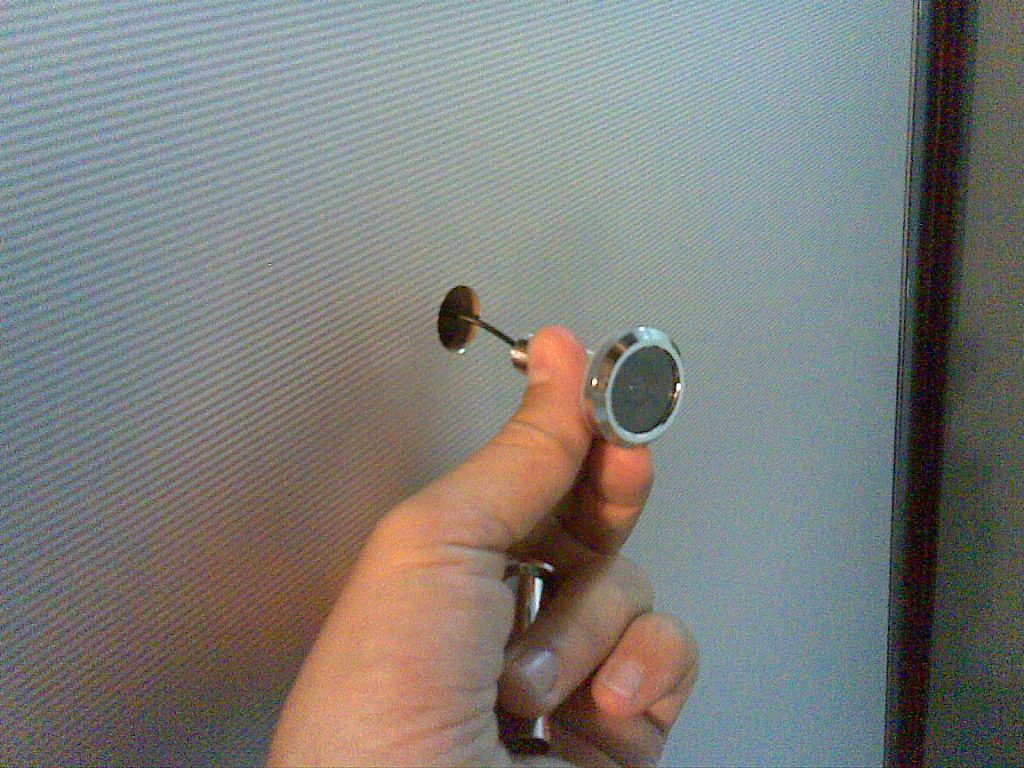 Αυτός είναι ο λόγος που όταν φεύγετε για ταξίδι πρέπει να κλείνετε το ματάκι της πόρτας (βίντεο)