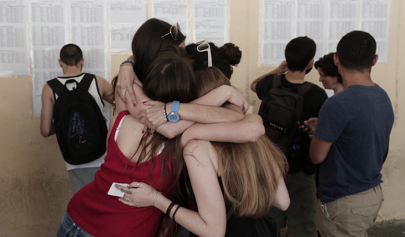 Στα «τάρταρα»  οι βάσεις για εισαγωγή στα πανεπιστήμια – Το μάθημα «Βατερλό» για τους υποψηφίους