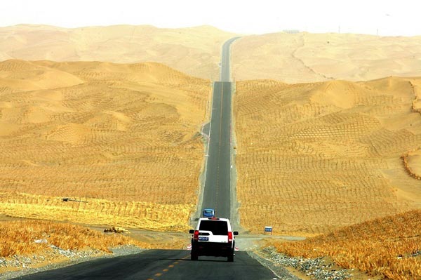 Ο μεγαλύτερος δρόμος μέσα σε έρημο! (φωτο)