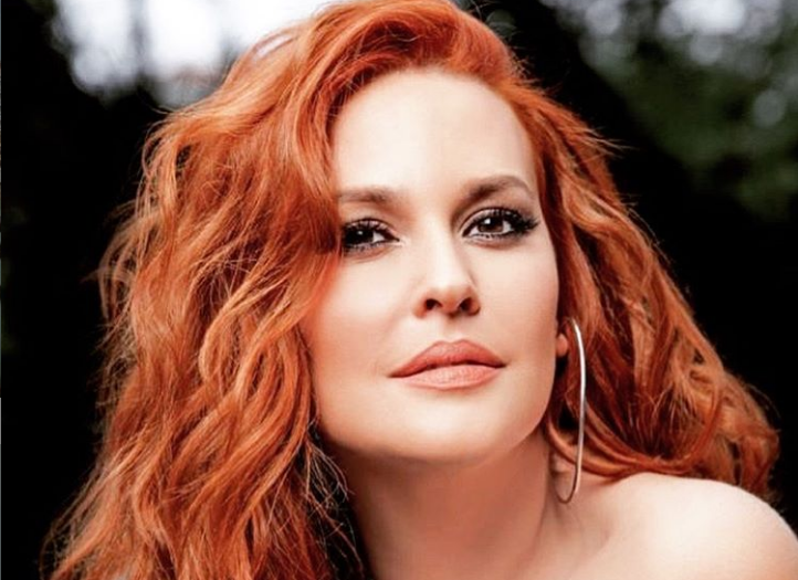 Σίσσυ Χρηστίδου: Ποζάρει με ολόσωμο μαγιό χωρίς ρετούς και εντυπωσιάζει (φωτο)