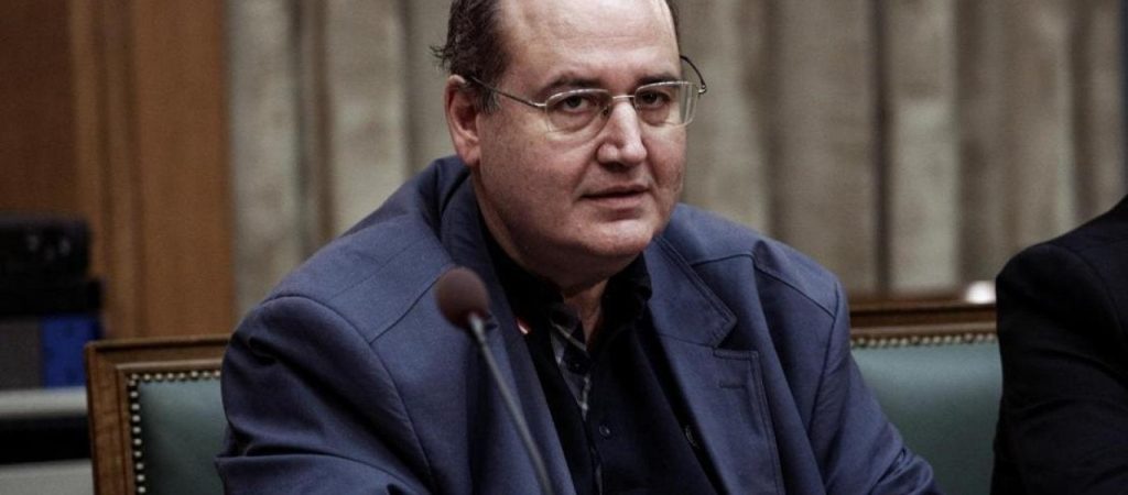 Ν.Φίλης κατά Κ.Καραμανλή: «Πέταξε την Ελλάδα στο γκρεμό της χρεοκοπίας» (βίντεο)