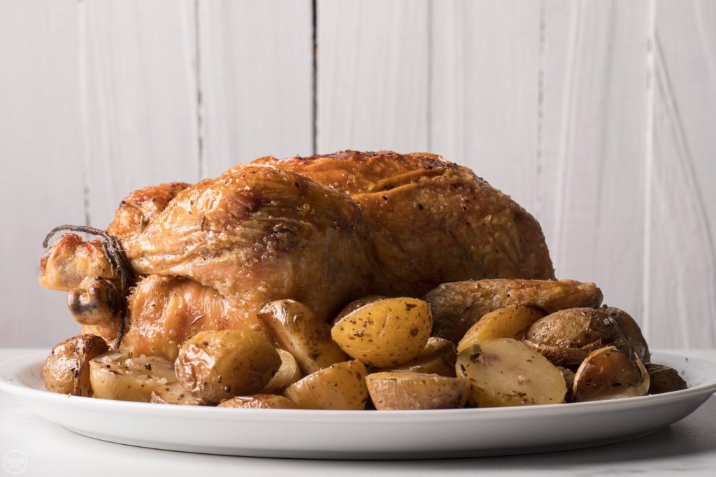 Πόσο παχαίνει το κοτόπουλο; Θερμίδες σε στήθος, μπούτι, φτερούγα – Τι κάνει η πέτσα