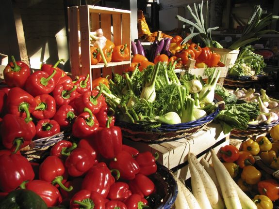 Η λίστα με τα πιο μολυσμένα φρούτα και λαχανικά για το 2019