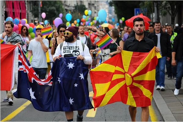 «Κόκκινο» χτυπάει ο αριθμός των ομοφυλόφιλων στα Σκόπια
