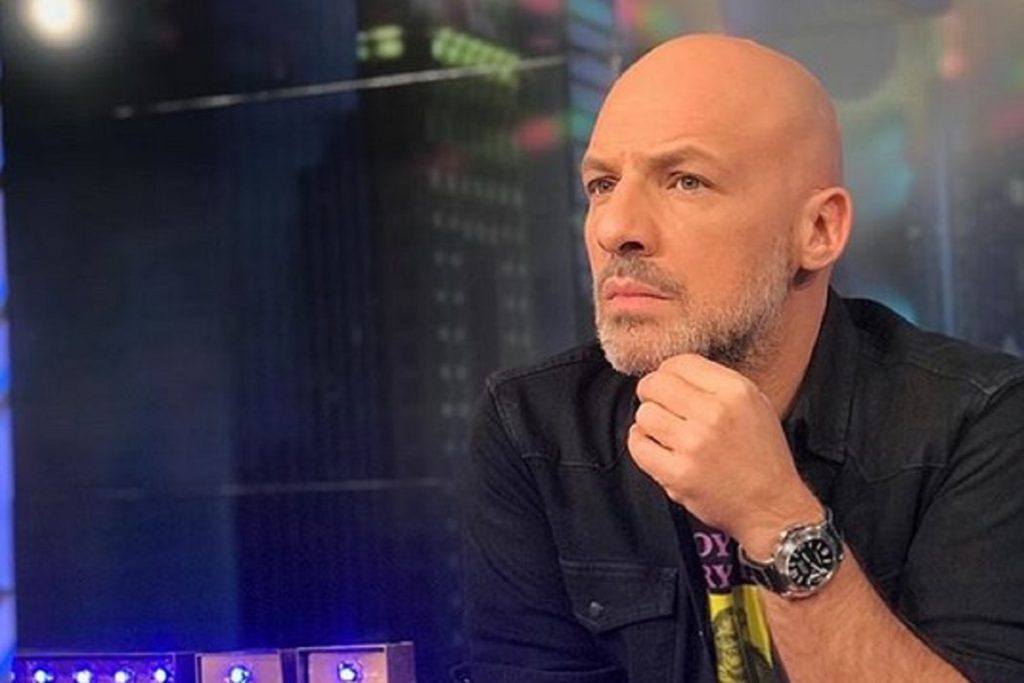 Μεταγραφή «βόμβα» για τον Νίκο Μουτσινά: Αλλάζει τηλεοπτική στέγη το «Για την παρέα»;