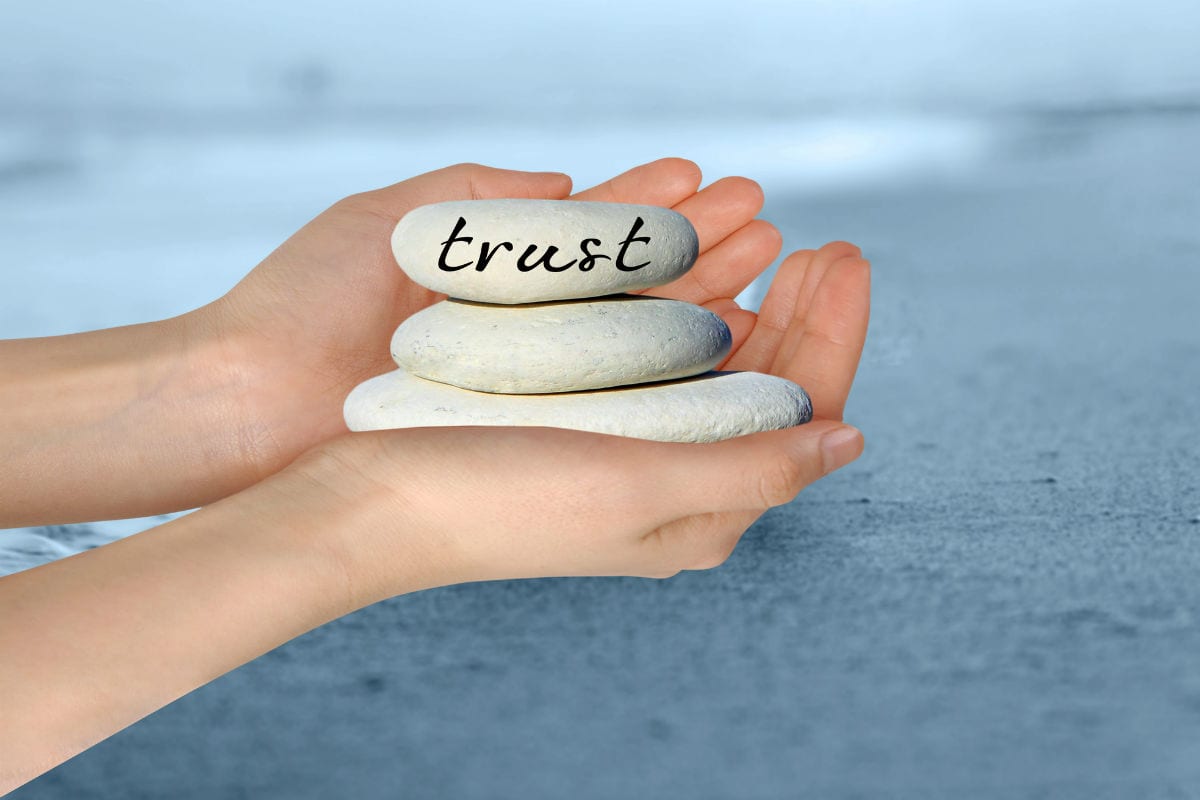 Πες αυτές τις πέντε φράσεις και θα κερδίσεις αμέσως την εμπιστοσύνη των άλλων