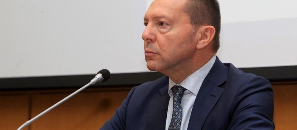 Επιμένει ο Γιάννης Στουρνάρας για «τρύπα» στον προϋπολογισμό