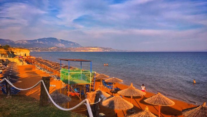 «Ξι»: Ο λόγος που θα βρεις τόσες πολλές γυναίκες στη συγκεκριμένη παραλία της Κεφαλονιάς