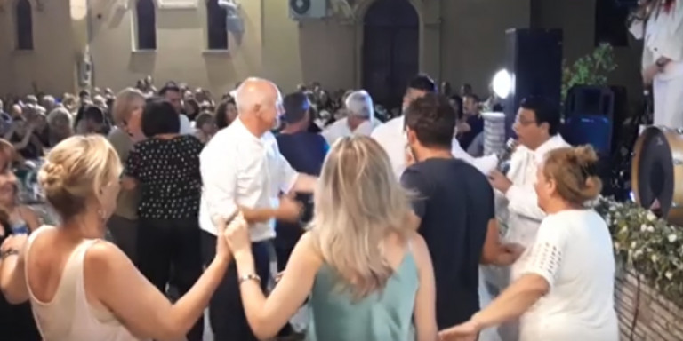 Ο Γιώργος Παπανδρέου σέρνει τον χορό σε πανηγύρι στην Αχαΐα (βίντεο)