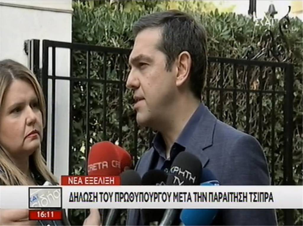 Α.Τσίπρας σε ρεπόρτερ έξω από τηλεοπτικό σταθμό: «Δεν περίμενες να με δεις από κοντά ε;» (βίντεο)
