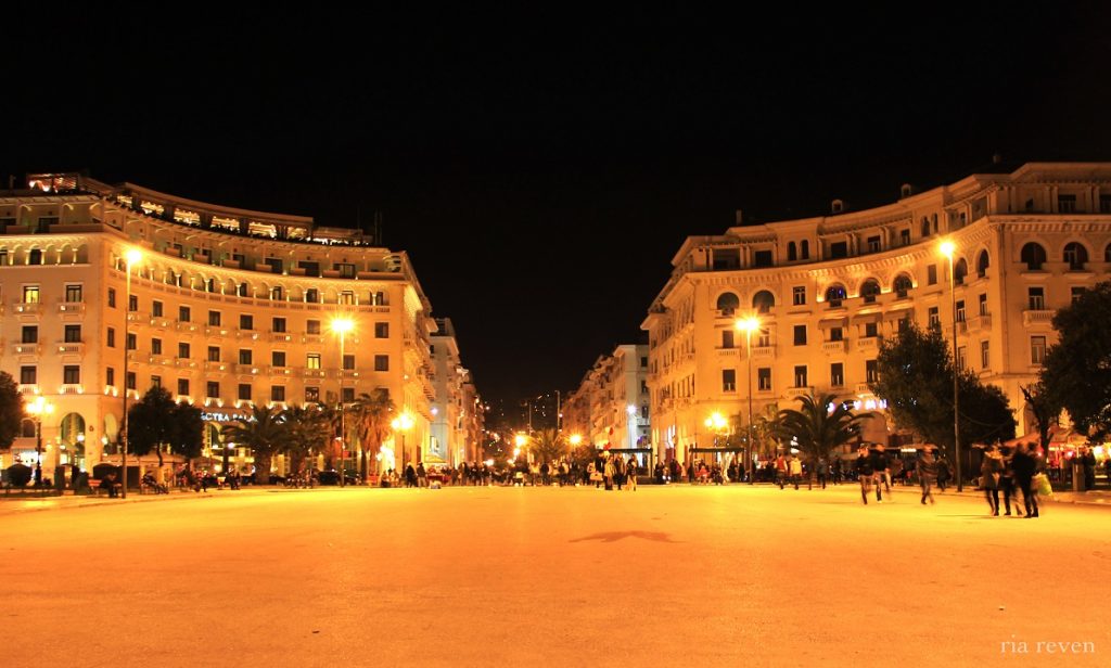 Θεσσαλονίκη: Καλούν τον κόσμο με αφίσες να «μαυρίσουν» τους βουλευτές του ΣΥΡΙΖΑ (φωτο)