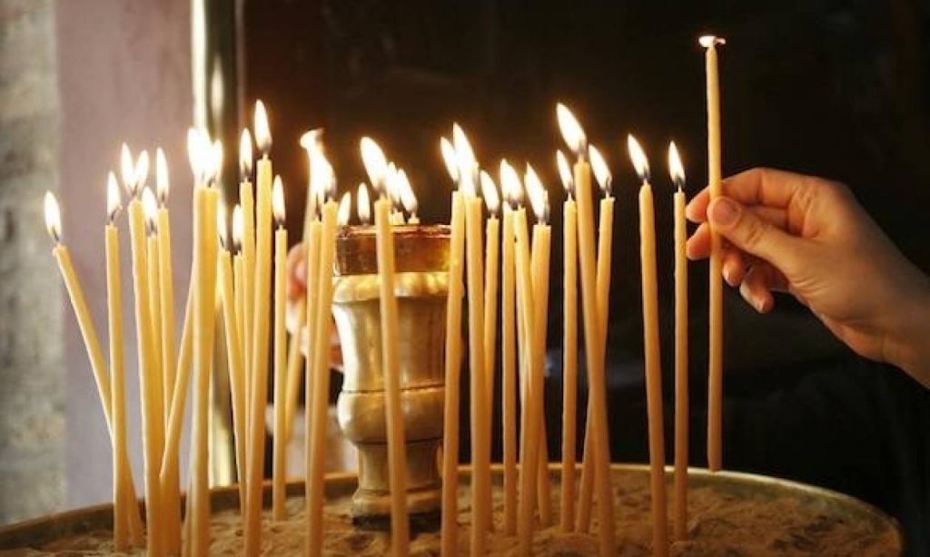 Γιατί δεν πρέπει να σβήνονται νωρίς τα κεριά στην Εκκλησία;