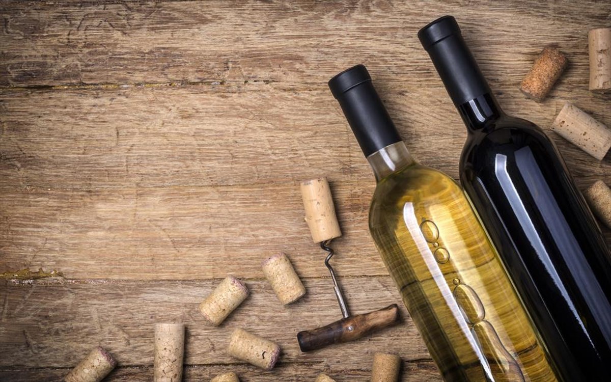 Γιατί δεν πρέπει να αποθηκεύονται όρθια τα μπουκάλια του κρασιού;