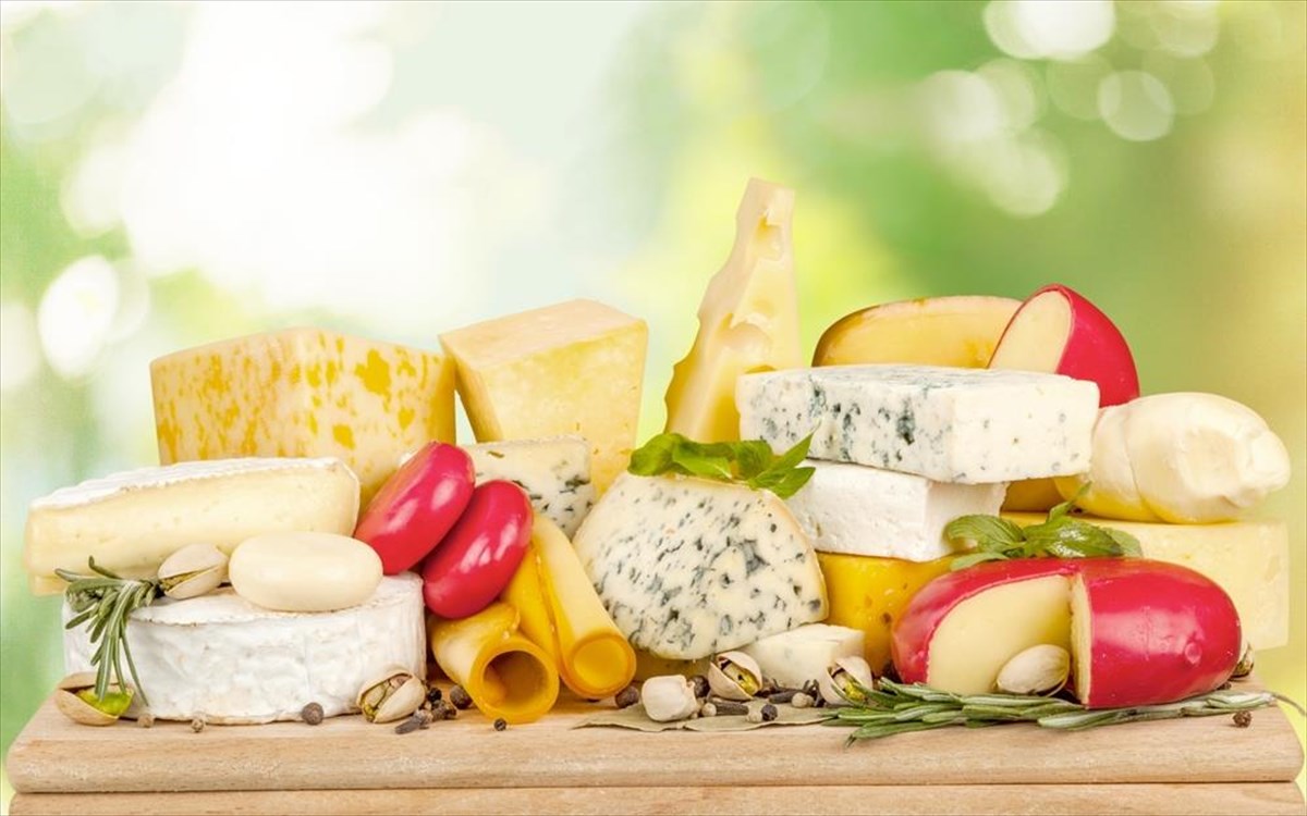 Γιατί δεν πρέπει να τυλίγουμε τα τυριά με μεμβράνη τροφίμων;