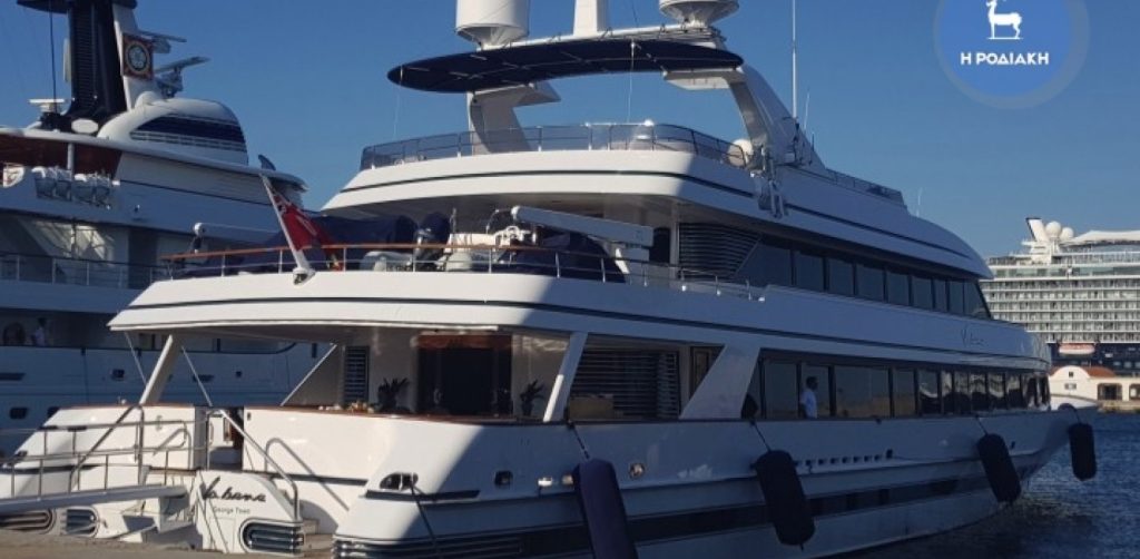 Με εντυπωσιακό σκάφος στη Ρόδο βρίσκεται ο μουσικός Έρικ Κλάπτον